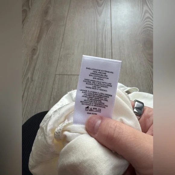 Express Soft Buttoned Jacquard Snake Textured Sleeveless Blouse - Picture 5 of 5